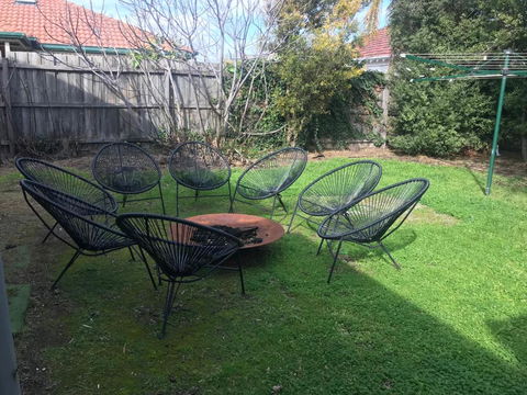 D108 Fantastic Sun Crescent Gathering - Accommodation Newcastle 2