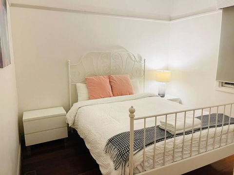 D115 Exquisite Natural Stay - Accommodation Newcastle 0