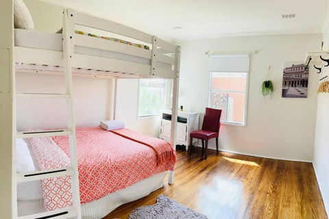 D122 Lovely London Home - Accommodation Newcastle 4
