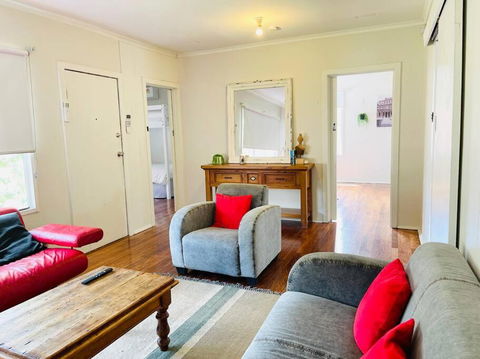 D122 Lovely London Home - Accommodation Newcastle 0