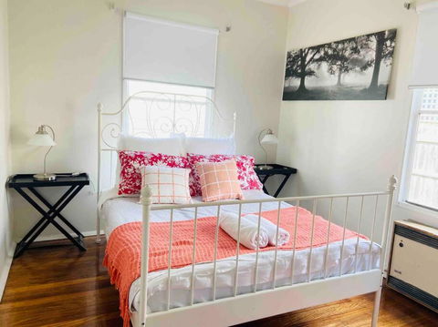D122 Lovely London Home - Accommodation Newcastle 3