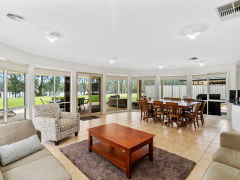 D3 Ski Ranch - Accommodation Newcastle 0