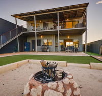 27 Osprey Way - Amazing Pet-Friendly Beach House with Gulf Views - Accommodation Newcastle