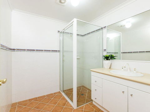 3 'Peninsula Waters', 2-4 Soldiers Point Rd - Beautiful Air Conditioned Unit With Pool, Lift & WIFI - Accommodation Newcastle 2