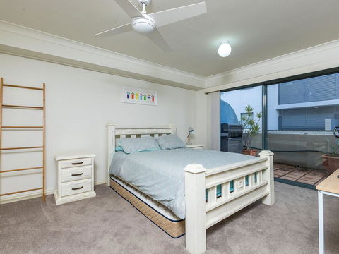 3 'Peninsula Waters', 2-4 Soldiers Point Rd - Beautiful Air Conditioned Unit With Pool, Lift & WIFI - Accommodation Newcastle 0