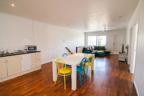 3 Bedroom Apartment / Spence St - Accommodation Newcastle 3