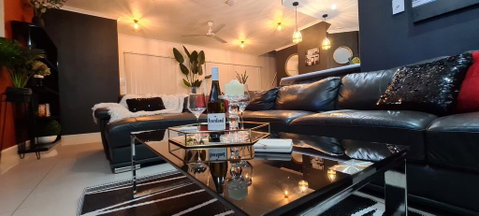 3 BEDROOM CITY ESCAPE - CHAMPAGNE STAYS Darwin - Accommodation Newcastle 0