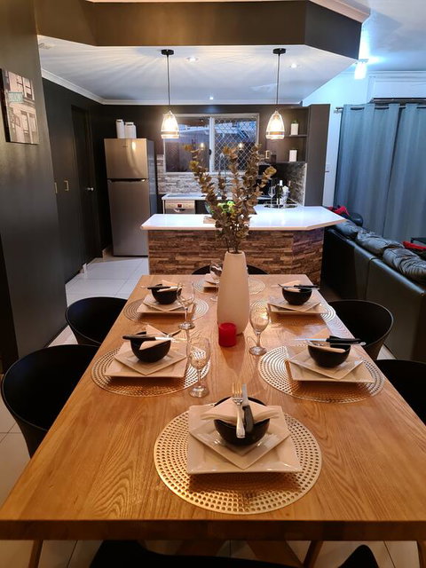 3 BEDROOM CITY ESCAPE - CHAMPAGNE STAYS Darwin - Accommodation Newcastle 2