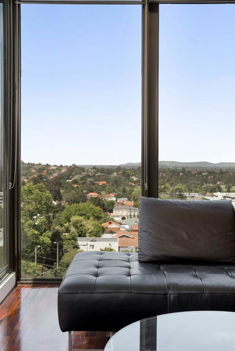 3-Bed Apartment With Parking Near Parks And Dining - Accommodation Newcastle 3
