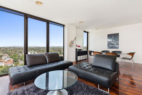 3-Bed Apartment With Parking Near Parks And Dining - Accommodation Newcastle 1