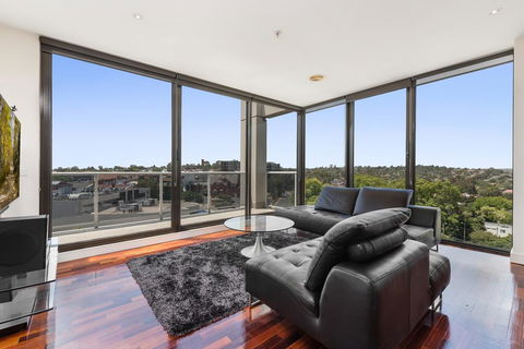 3-Bed Apartment With Parking Near Parks And Dining - Accommodation Newcastle 2