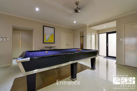 33 Inggarda Lane - PRIVATE JETTY & SPA - Accommodation Newcastle 2