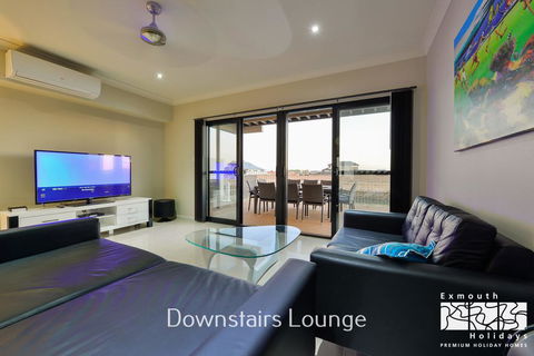 33 Inggarda Lane - PRIVATE JETTY & SPA - Accommodation Newcastle 3
