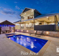 34 Madaffari Drive - Pool - Accommodation Newcastle