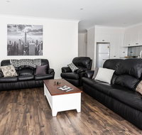 4 Bedroom Inner City Townhouse - SLEEPS 9  - Accommodation Newcastle