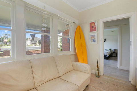 4 MONTROSE AVE - Retro Home In The Heart Of Town - Accommodation Newcastle 1
