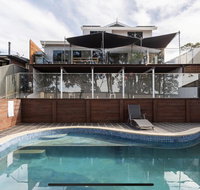 5 bedroom with POOL and Studio Vues Relaxantes - Accommodation Newcastle
