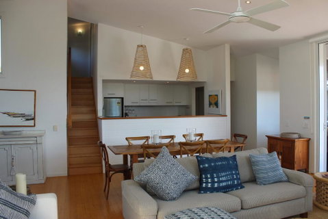 5 ON COAST - Accommodation Newcastle 0