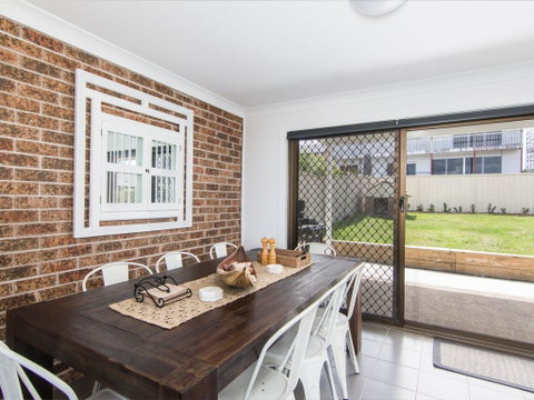 50 Lakeview - Accommodation Newcastle 3