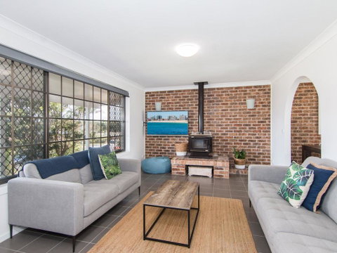 50 Lakeview - Accommodation Newcastle 0