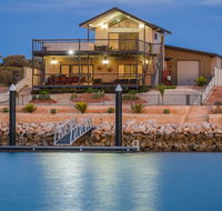 64 Madaffari Drive - PRIVATE JETTY - Accommodation Newcastle