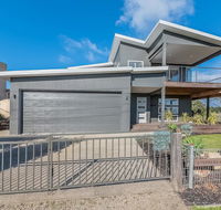 7 Graydens Road Ventnor with Spectacular views - Accommodation Newcastle