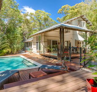 7 Naiad Court - Rainbow Shores Perfect Beach House Swimming Pool and Walk To Beach Aircon Wi-Fi