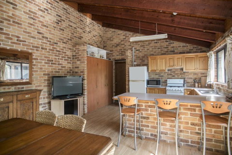 75 River Rd - Tabourie Hideaway - Accommodation Newcastle 2