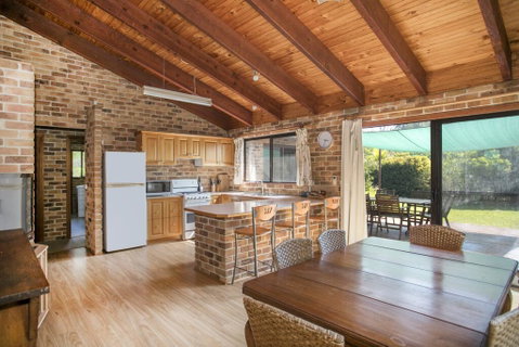 75 River Rd - Tabourie Hideaway - Accommodation Newcastle 0