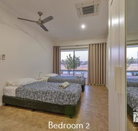 78 Madaffari Drive - PRIVATE JETTY and Pool - Accommodation Newcastle