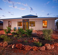 9 Skipjack Circle - Lovely Pet-Friendly Holiday Home with a Breezeway - Accommodation Newcastle