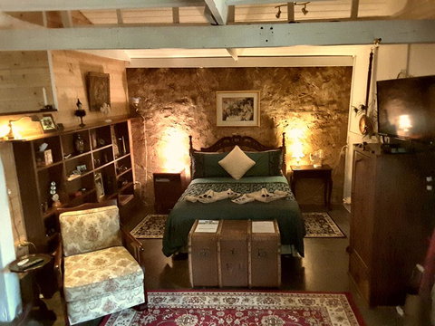 A La Folly - Accommodation Newcastle 0