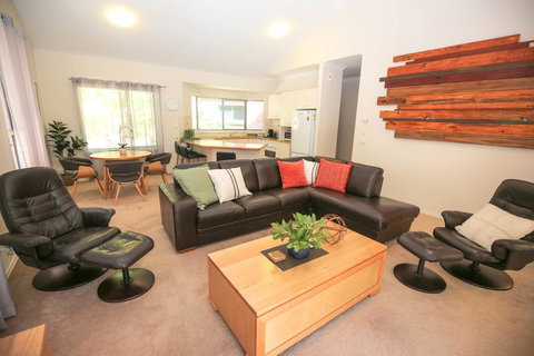 Abenaki - Accommodation Newcastle 0