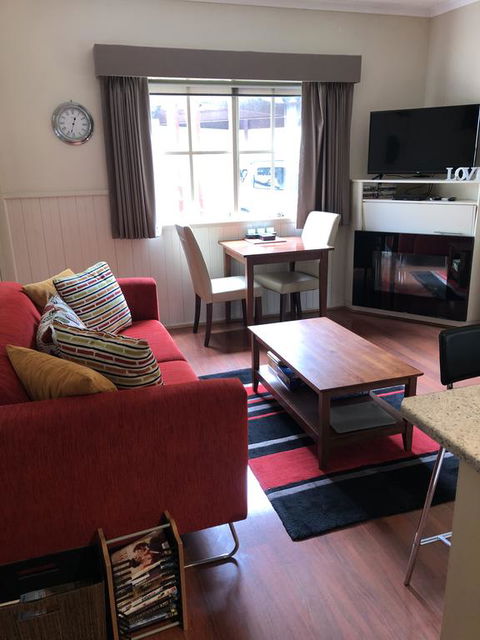 About Time Retreats- Studio Three - Accommodation Newcastle 3