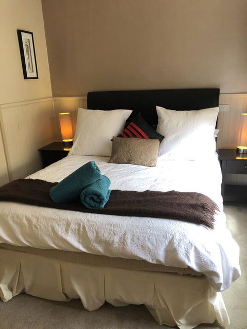 About Time Retreats- Studio Three - Accommodation Newcastle 2