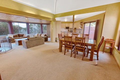 Above Sunset - 100m From The Paynesville Lakes - Accommodation Newcastle 3