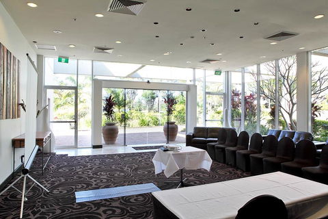Absolute Beachfront Opal Cove Resort - Accommodation Newcastle 2