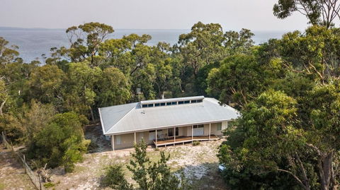 Acacia Lakehouse - The Lake At Your Doorstep - Accommodation Newcastle 0