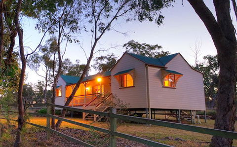 Accommodation Creek Cottages & Sundown View Suites - Accommodation Newcastle 0