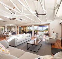 Acqua Vista - water view fireplace walk to beach - Accommodation Newcastle