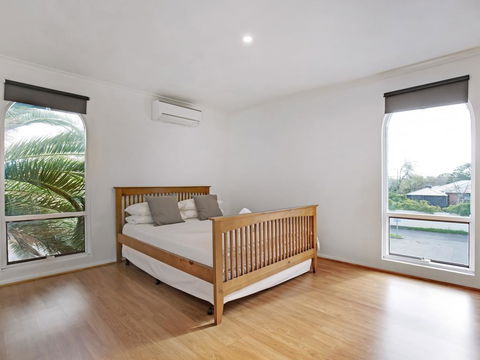 Adelaide Holiday Homes - Accommodation Newcastle 0
