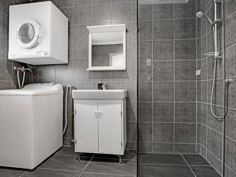 Adelaide Holiday Homes - Accommodation Newcastle 3