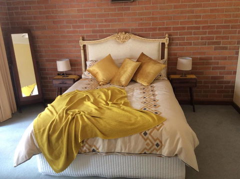 Dunolly Broadway B&B - Accommodation Newcastle 0