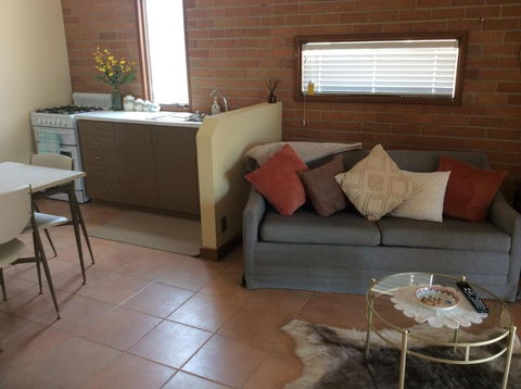 Dunolly Broadway B&B - Accommodation Newcastle 3