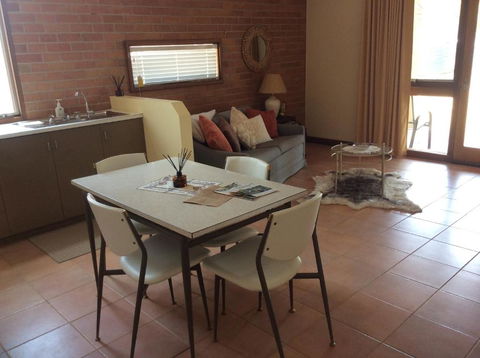 Dunolly Broadway B&B - Accommodation Newcastle 2