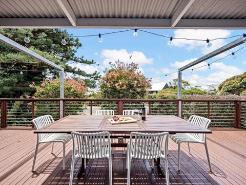 Eagle Bay Beach House - 300m To The Beach! - Accommodation Newcastle 0