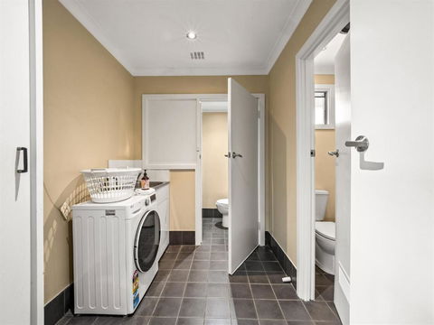 Eagle Bay Beach House - 300m To The Beach! - Accommodation Newcastle 4