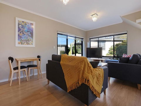 Eagle Heights Holiday Units - Accommodation Newcastle 2
