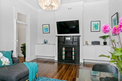 EDW19 - Stylish 2-Bed, 2-Bath Townhose In Drummoyne - Accommodation Newcastle 2