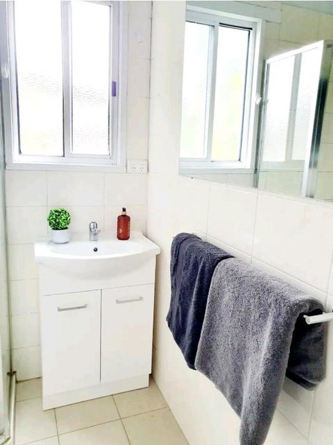 Entire 3 Bedroom Doveton House, No Sharing - Accommodation Newcastle 4